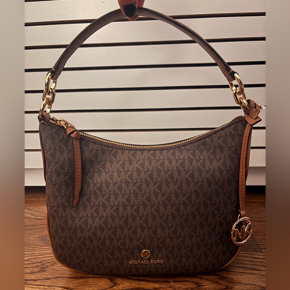 NWT Michael Kors Kelsey Small Pouch Bag